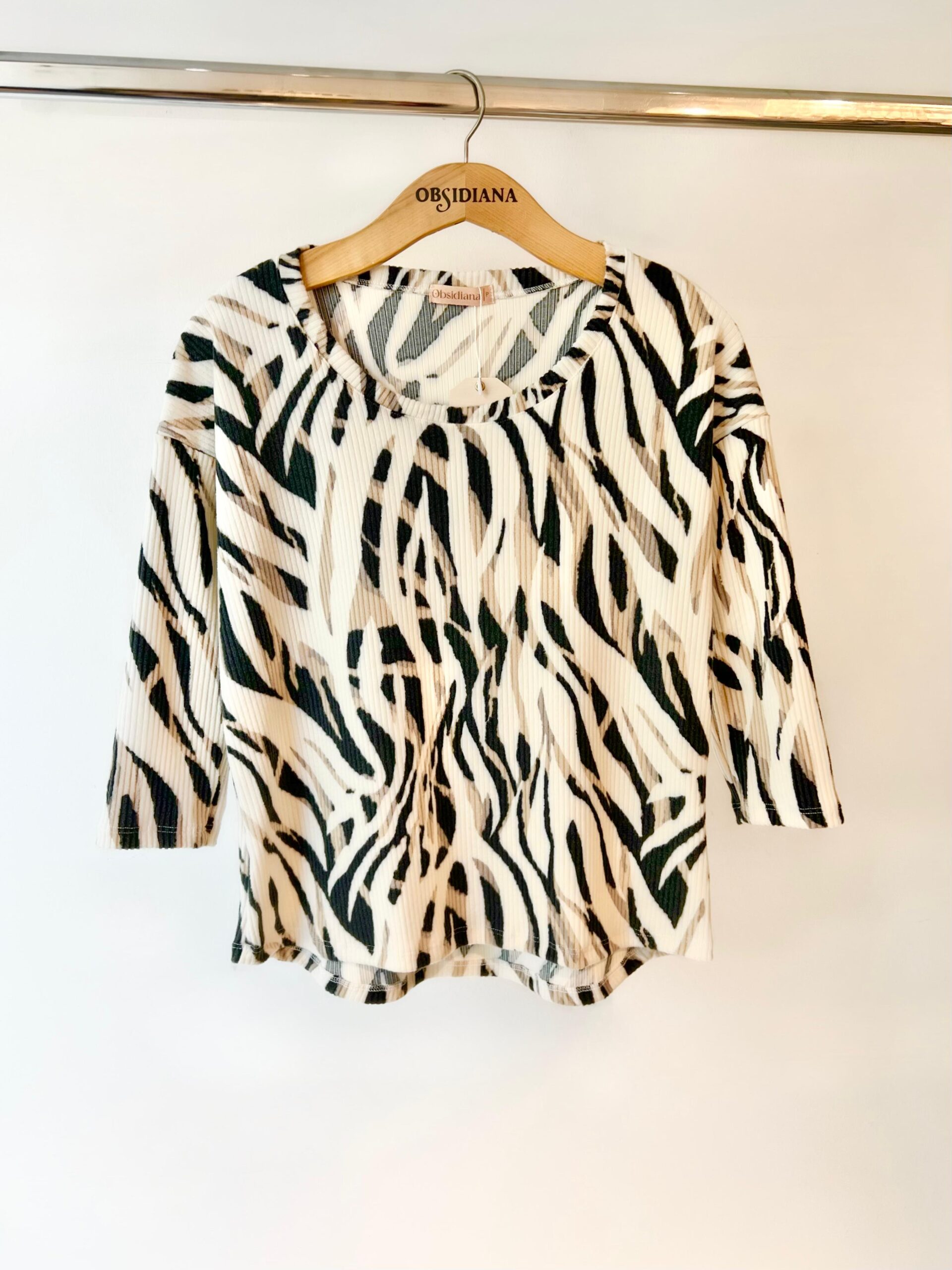 Remera Alfonsina Beige Negro
