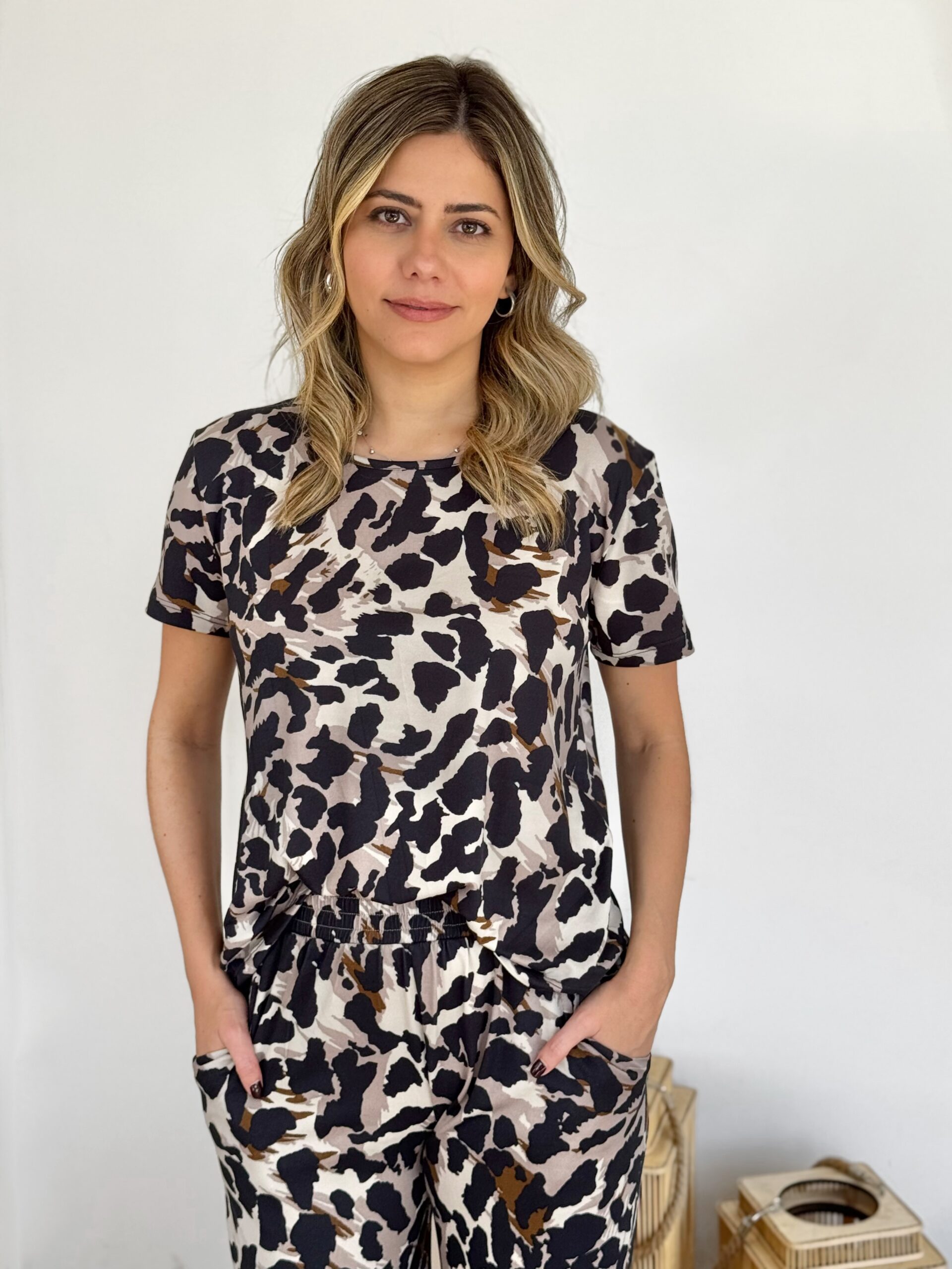 Remera Nina Animal Print Gris